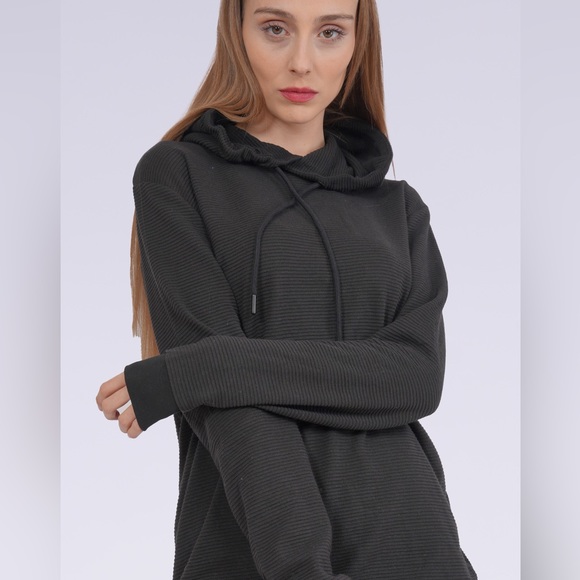 Minark Womens Black Basic Hoodie - Picture 2 of 4